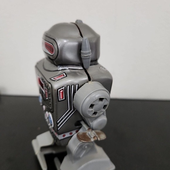 Captain Robot Vintage Wind Up Walking Robot Toy MTU Korea Tin Toy Works DMG - Picture 3 of 6